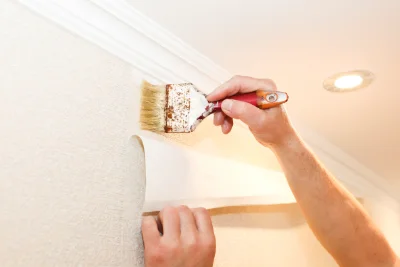Pose de papier peint à Pommeret — revêtements muraux et toiles de verre